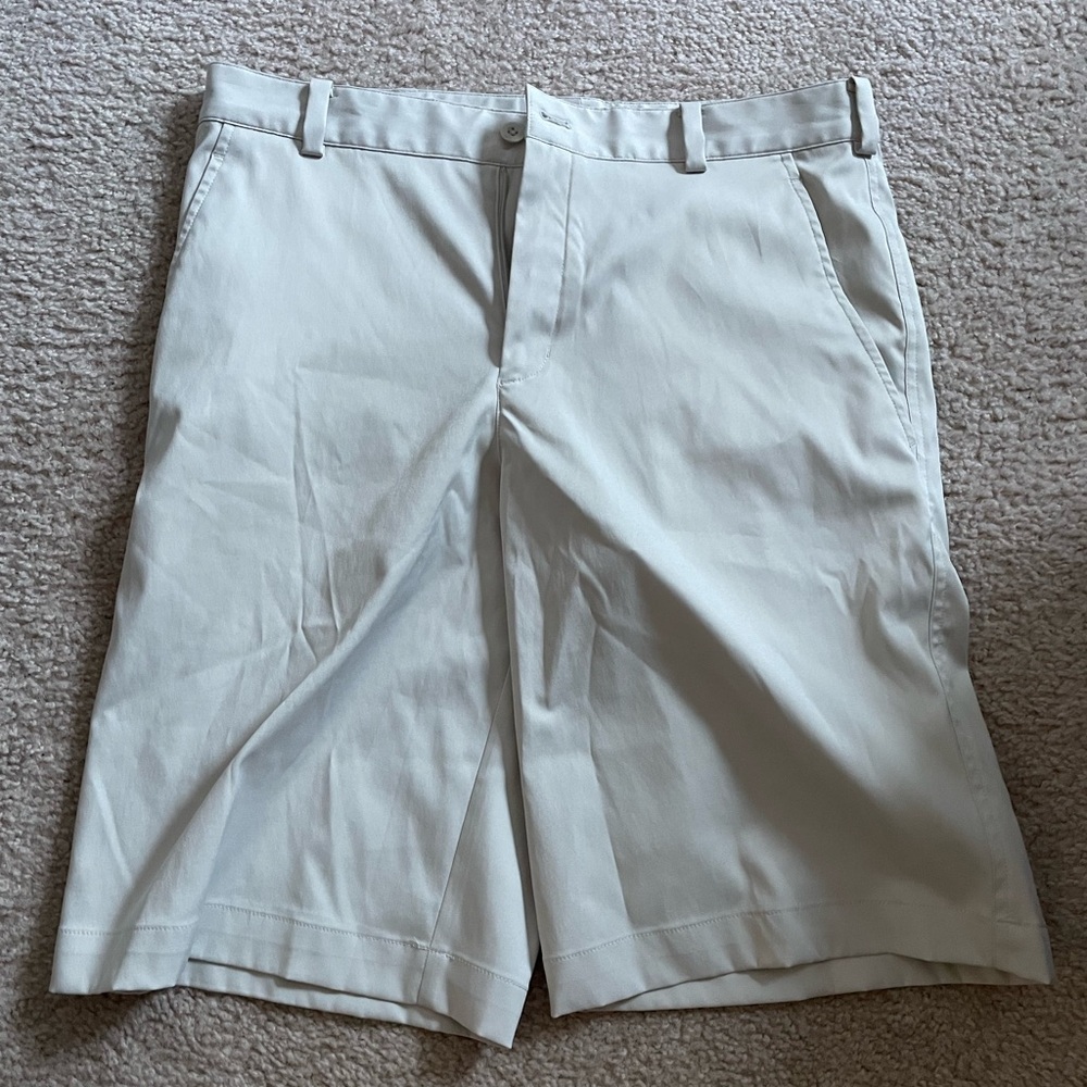 NIKE GOLF SHORTS